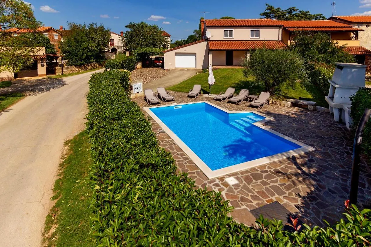 Dom wakacyjny Villa Nina With Private Pool Near Poreč