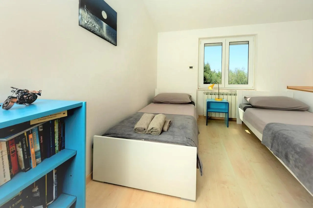 Villa Nina With Private Pool Near Poreč 0*,