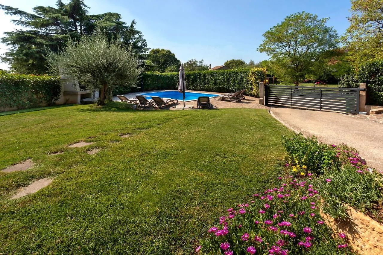 Villa Nina With Private Pool Near Poreč Dom wakacyjny
